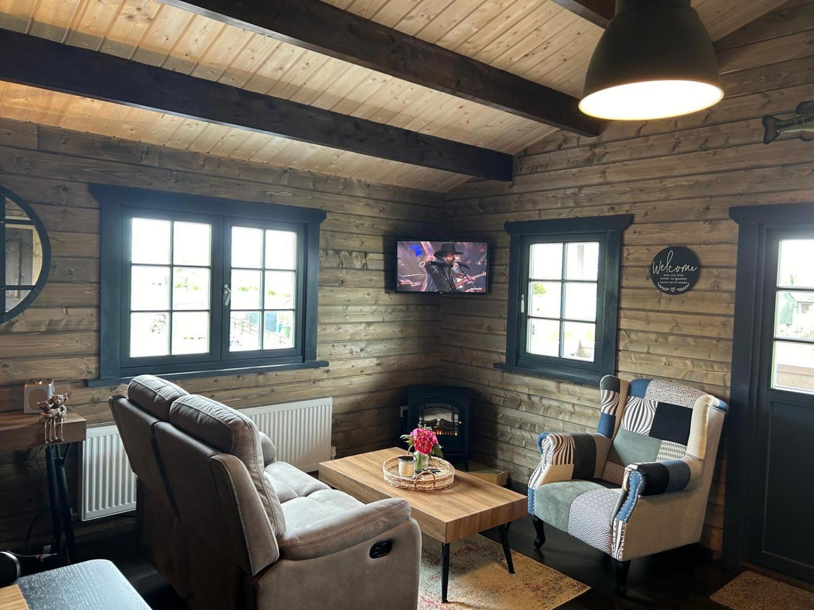 Little Rock Retreat Log With Hot Tub Apartment *