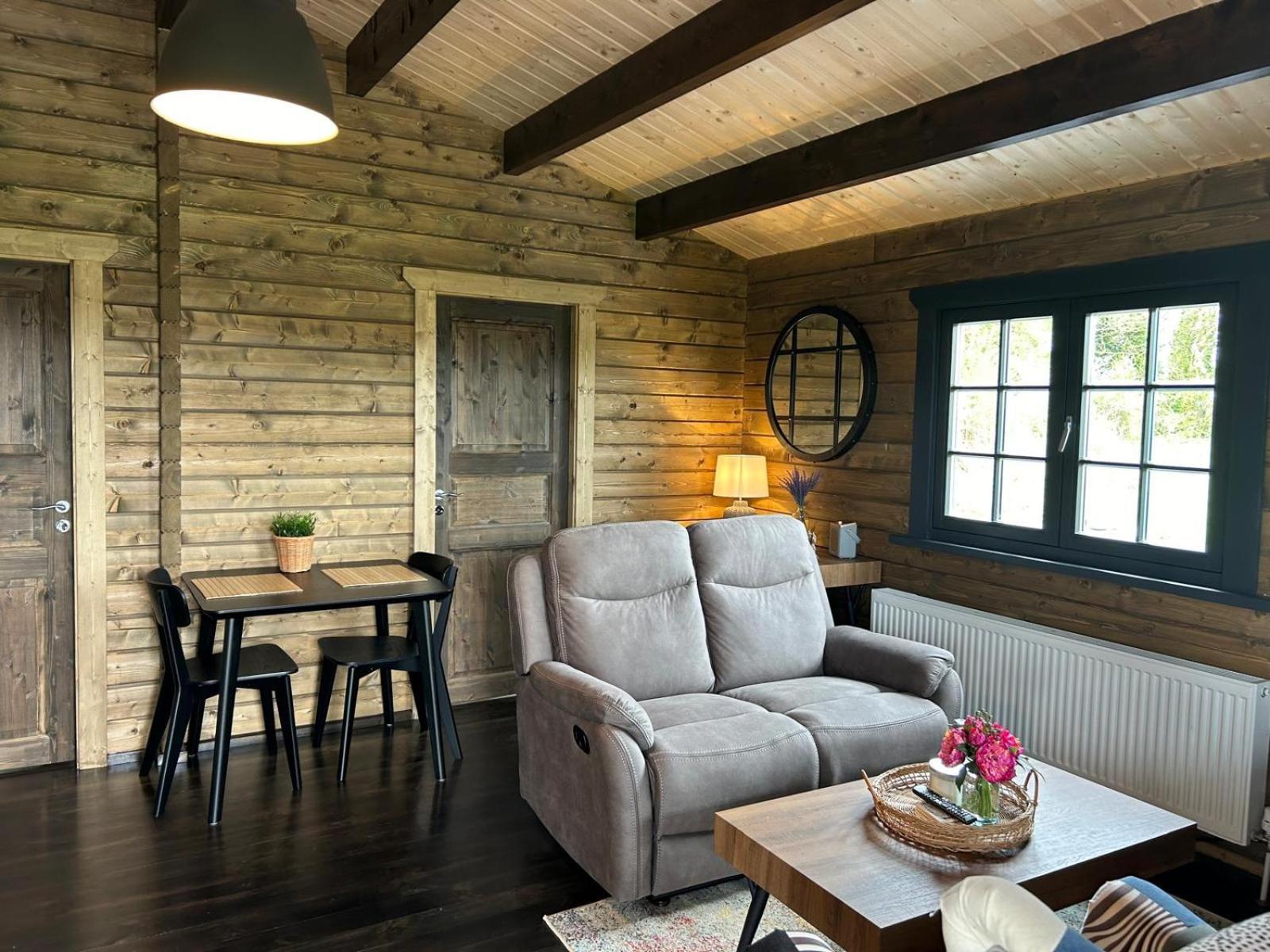 Little Rock Retreat Log With Hot Tub