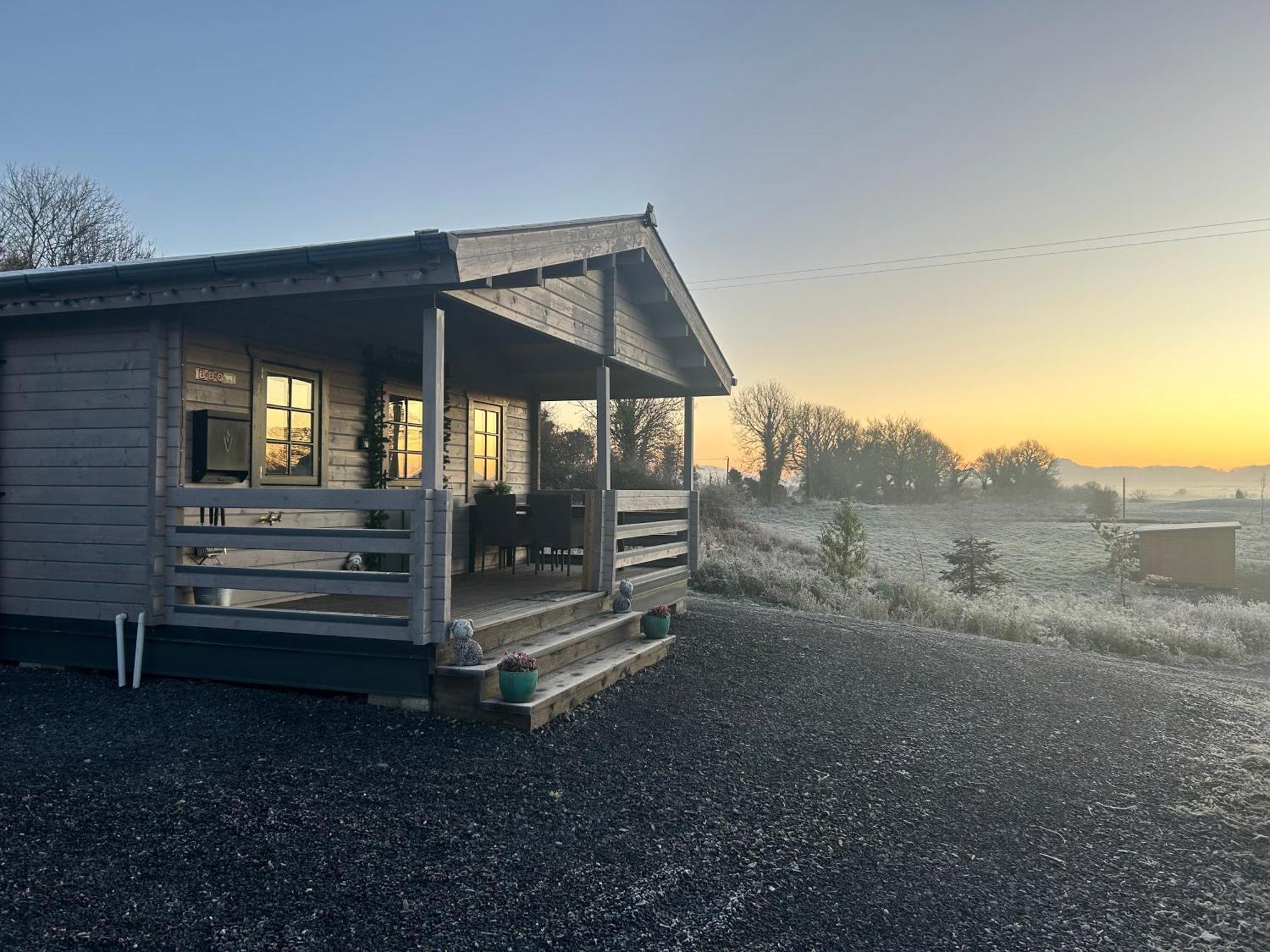 Little Rock Retreat Log With Hot Tub *