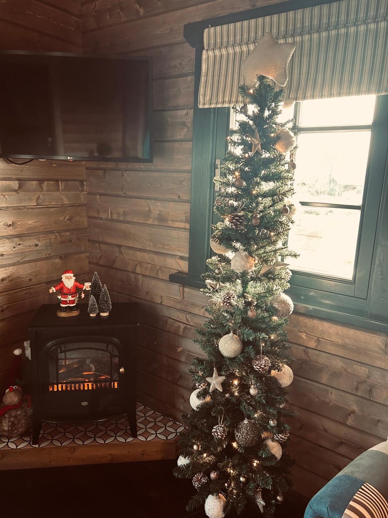 Little Rock Retreat Log With Hot Tub